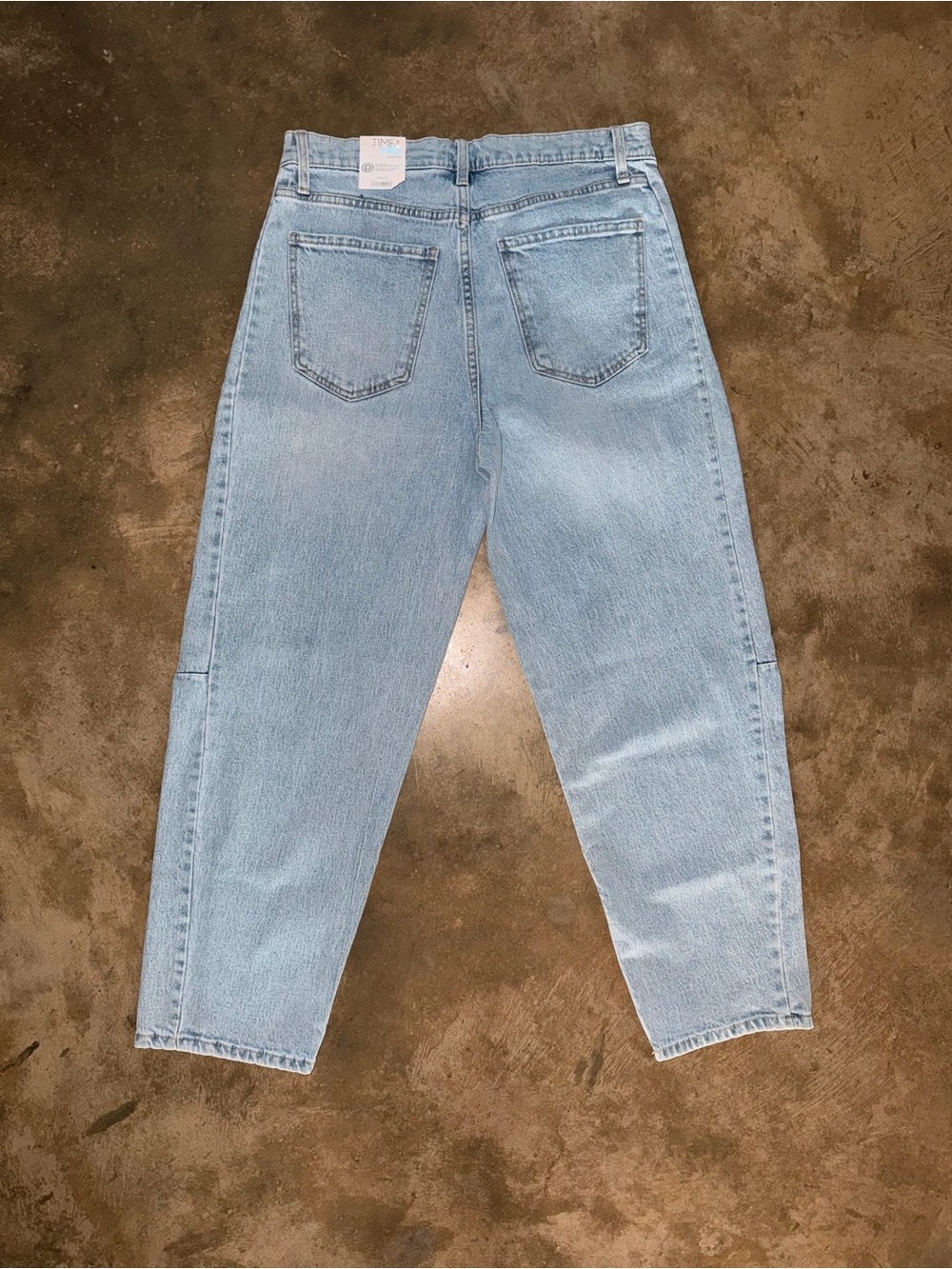 NWT Time & Tru Barrel Leg Jeans High Rise Light Wash Size 8 - Picture 2 of 7